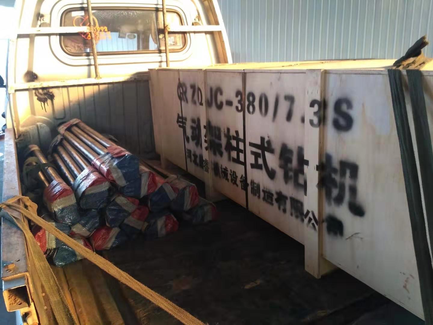 小型氣動架柱式鉆機又訂貨，好用耐用。